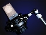 AKG C414 B-ULS - první opravdu kvalitní a drahý mikrofon, který Kakaxa do studia pořídil AKG C414 B-ULS